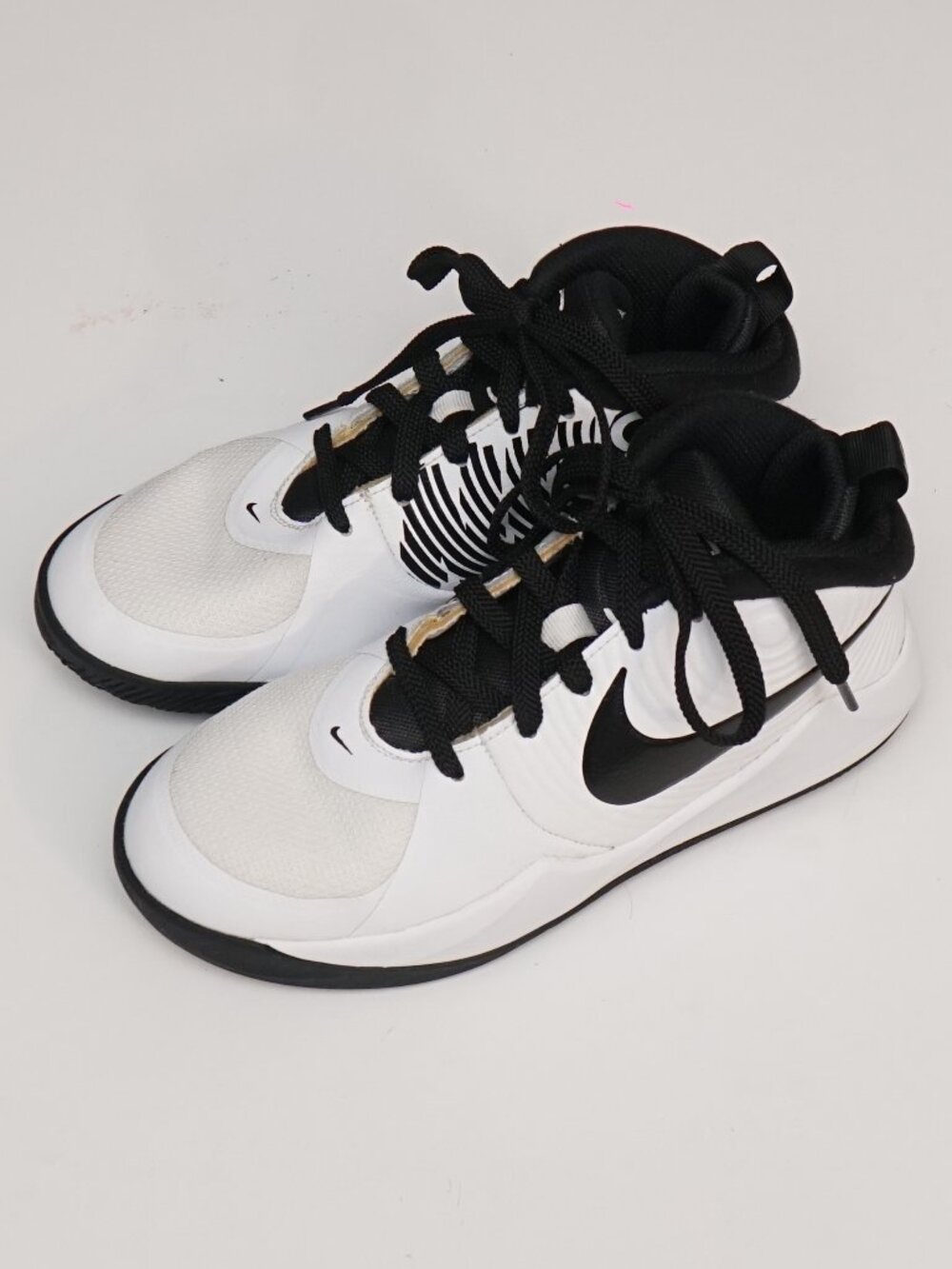 Nike Team Hustle D9 GS White Black AQ4224-100 SIZE  3.Y